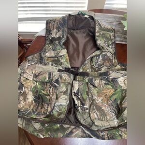 Remington Camo  Hunting Vest Padded Seat